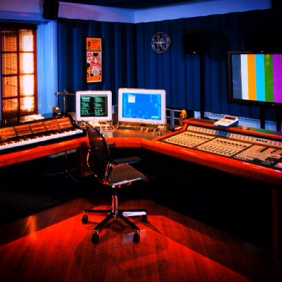 รูปภาพถ่ายที่ Austin Studios โดย Bill H. เมื่อ 10/3/2013