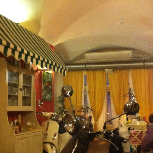 4/15/2013에 Александра님이 Caffe Italia에서 찍은 사진