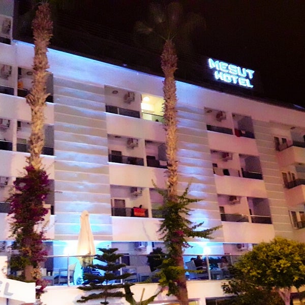 Das Foto wurde bei Mesut Hotel von Mutlu Ç. am 7/23/2017 aufgenommen