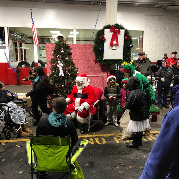 Les Schwab Christmas Eve 2022 Photos At Les Schwab Tire Center - 17754 15Th Ave Ne