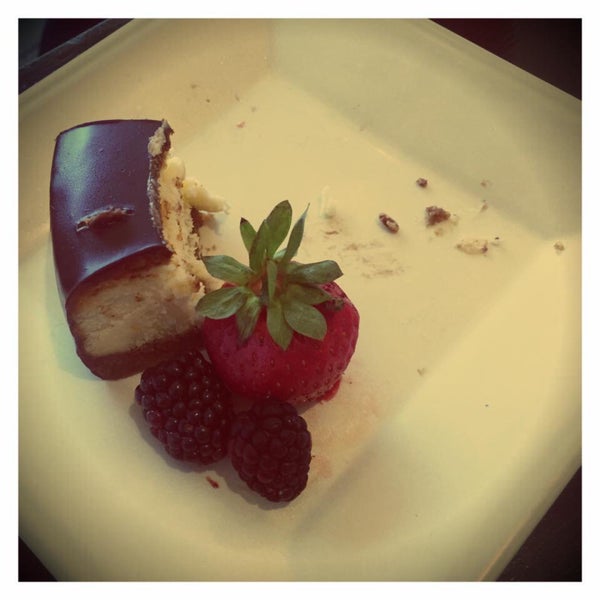 Chocolate cheese cake was great and loved the cafè idea mixed with restaurant