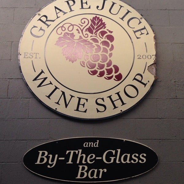 รูปภาพถ่ายที่ Grape Juice โดย Emily เมื่อ 5/10/2014
