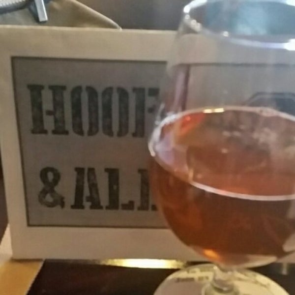 Photo taken at Hoof And Ale by Kat B. on 9/15/2015