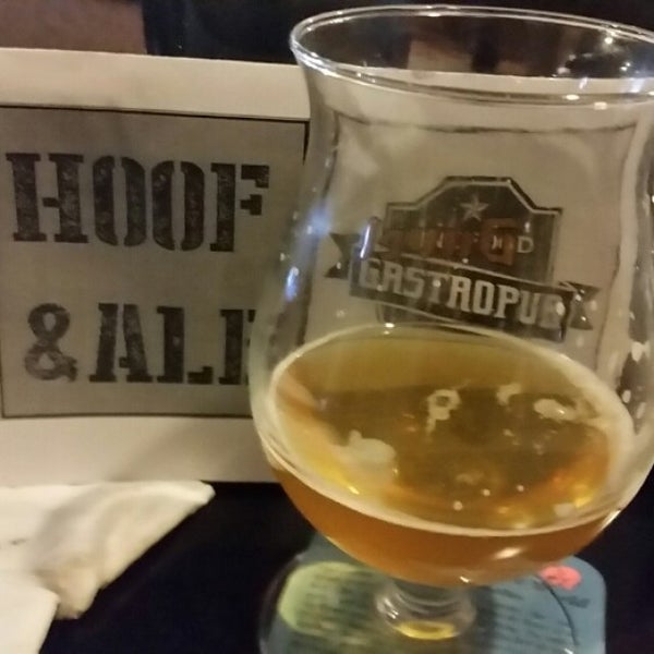 Photo taken at Hoof And Ale by Kat B. on 8/11/2015