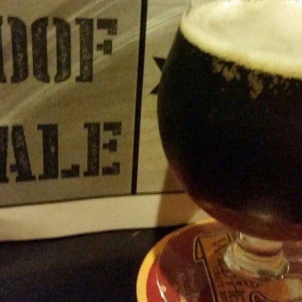 Photo taken at Hoof And Ale by Kat B. on 3/5/2015
