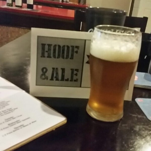 Photo taken at Hoof And Ale by Kat B. on 8/12/2015