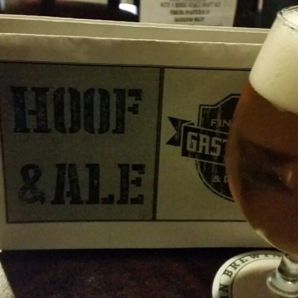 Photo taken at Hoof And Ale by Kat B. on 11/28/2015