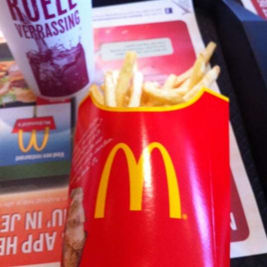 Снимок сделан в McDonald&#39;s пользователем David 11/25/2012