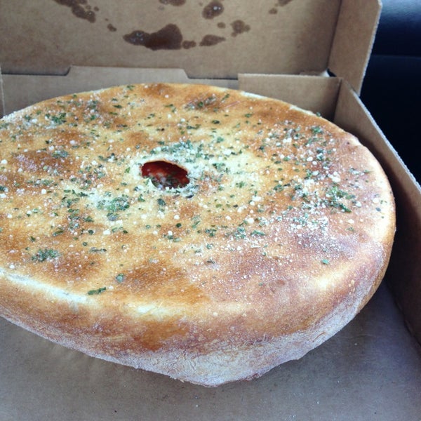 รูปภาพถ่ายที่ The Original NY Pizza โดย Kayla เมื่อ 2/10/2013