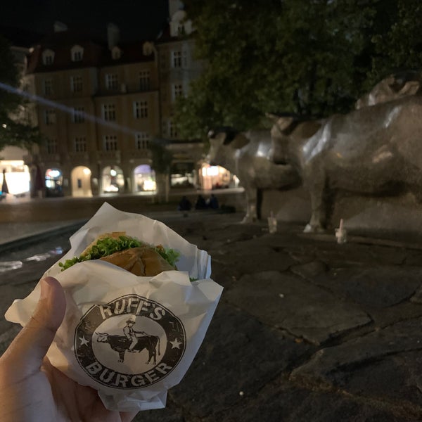 9/27/2021 tarihinde Sultan 🪐 ..ziyaretçi tarafından Ruff&#39;s Burger Marienplatz'de çekilen fotoğraf