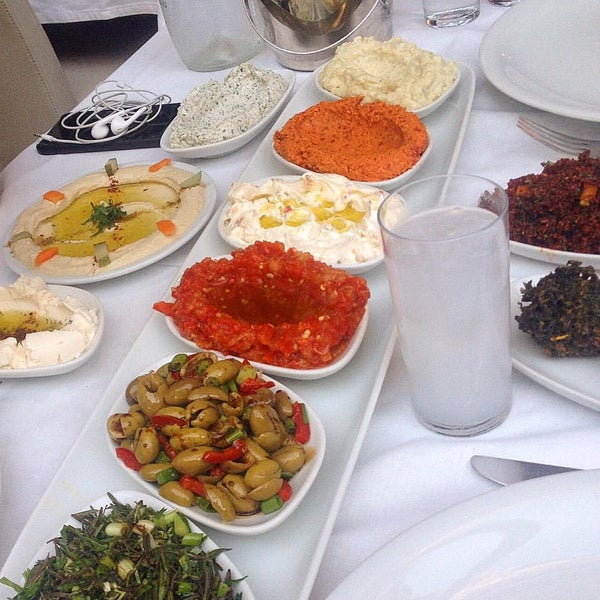 9/10/2015 tarihinde Ceren T.ziyaretçi tarafından Antakya Restaurant'de çekilen fotoğraf