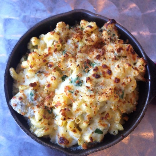 Photo taken at Cheese-ology Macaroni &amp; Cheese by Matthew on 10/12/2012