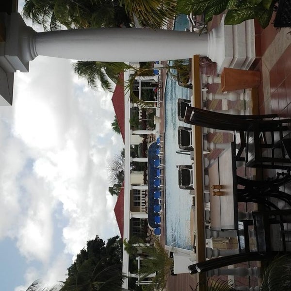 รูปภาพถ่ายที่ Livingstone Villas &amp; Resort Hotel Curacao โดย Steven D. เมื่อ 12/13/2013