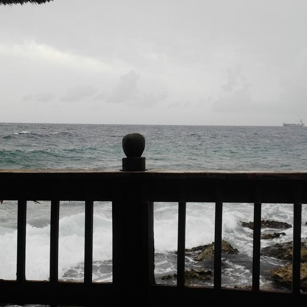 รูปภาพถ่ายที่ Scampi&#39;s Curacao โดย Steven D. เมื่อ 9/12/2014