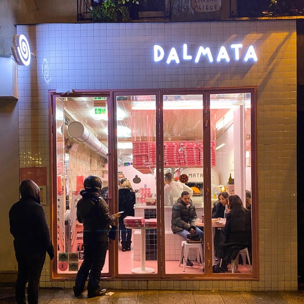 Foto diambil di Dalmata Pizza oleh Y.T.G pada 1/4/2022