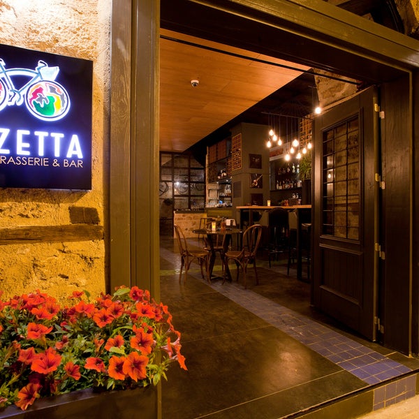 12/5/2016 tarihinde Gazetta Brasserie - Pizzeriaziyaretçi tarafından Gazetta Brasserie - Pizzeria'de çekilen fotoğraf