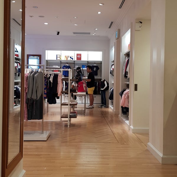 Photos At Tommy Hilfiger 心斎橋店 Boutique In 大阪市 Photos At Tommy Hilfiger 心斎橋店 Boutique In 大阪市