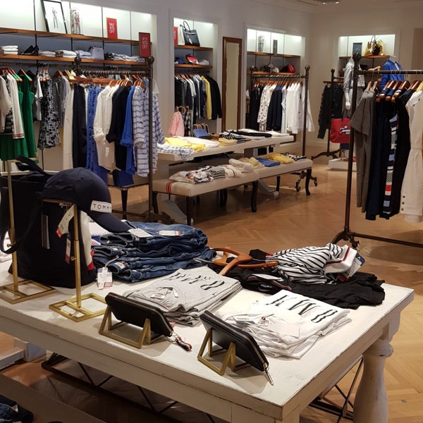 Photos At Tommy Hilfiger 心斎橋店 Boutique In 大阪市 Photos At Tommy Hilfiger 心斎橋店 Boutique In 大阪市