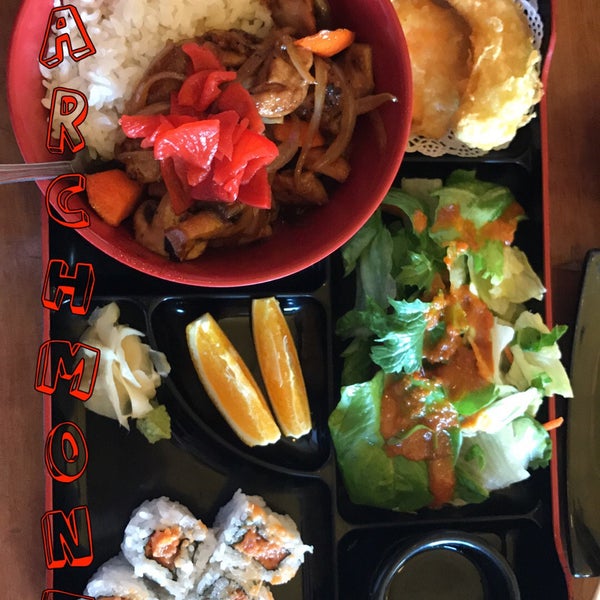 Foto tomada en California Roll &amp; Sushi Fish  por Savonn T. el 5/9/2017