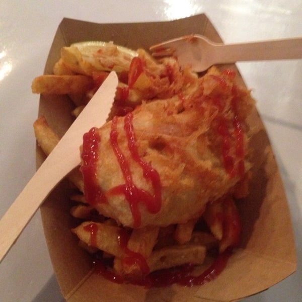 Had the fish and chips @pitchforkparis. Seemed like solid standard fare if you are looking for British fish and chips.
