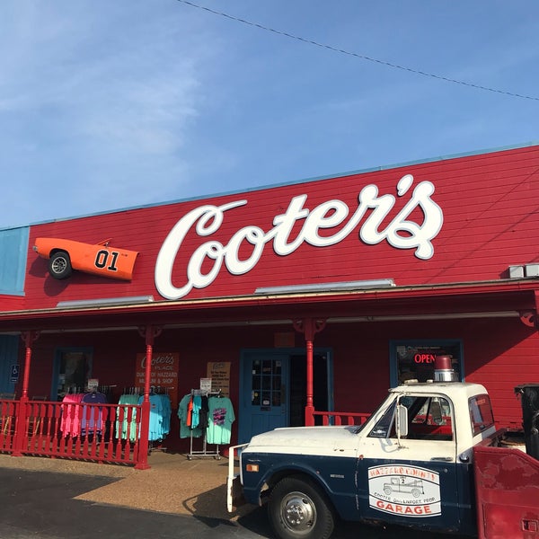 รูปภาพถ่ายที่ Cooter&#39;s Place Nashville โดย Jim M. เมื่อ 10/30/2018