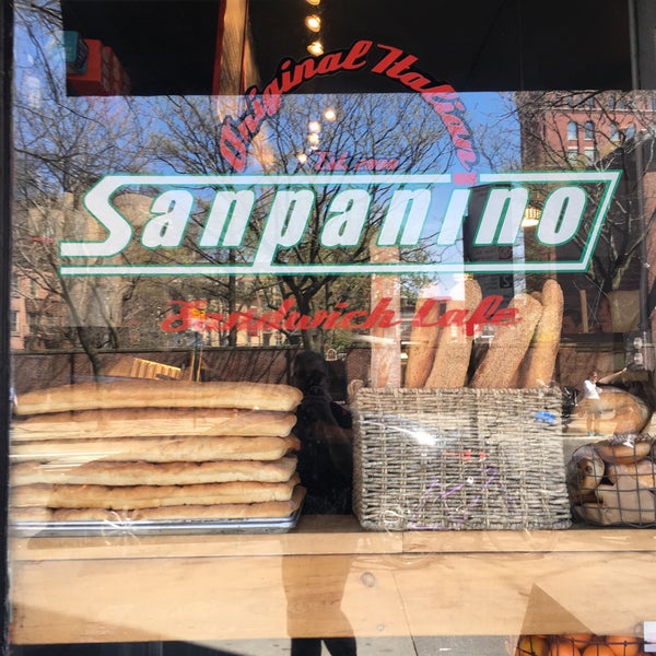 รูปภาพถ่ายที่ Sanpanino โดย bill s. เมื่อ 4/19/2016