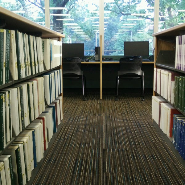 รูปภาพถ่ายที่ MSU Main Library โดย hartanto เมื่อ 9/22/2016