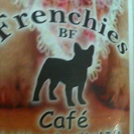 Снимок сделан в Frenchies Café пользователем Ellie Silva 11/5/2012