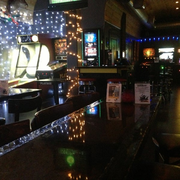 รูปภาพถ่ายที่ Tanker Bar โดย Tiffany J. เมื่อ 12/28/2012