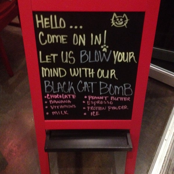 รูปภาพถ่ายที่ Black Cat Coffee House โดย Caitlin M. เมื่อ 3/11/2014