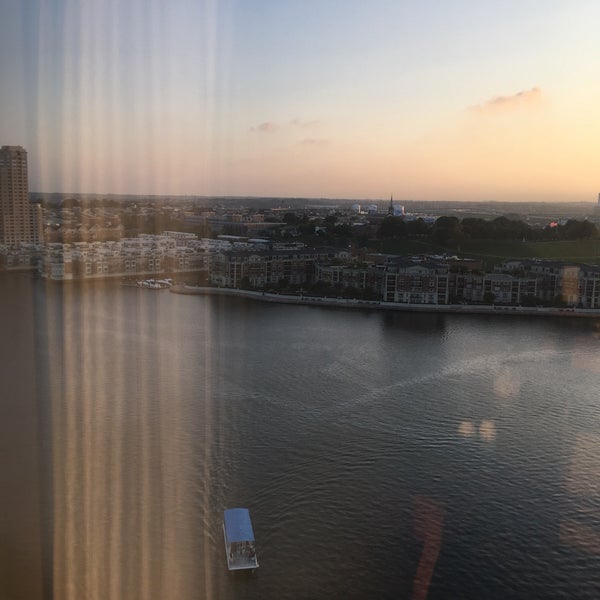 รูปภาพถ่ายที่ Baltimore Marriott Waterfront โดย Albert เมื่อ 9/20/2017