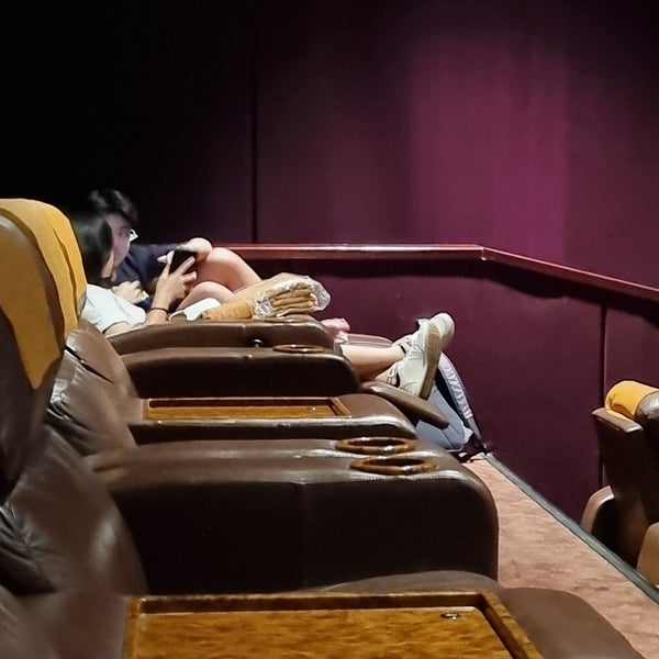 21 cineplex cheap premiere