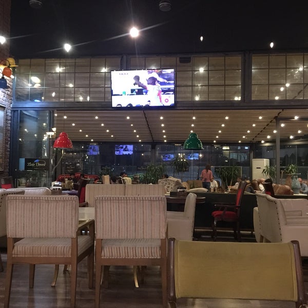 รูปภาพถ่ายที่ Lale Devri Shisha Lounge โดย Abdullah เมื่อ 9/1/2019