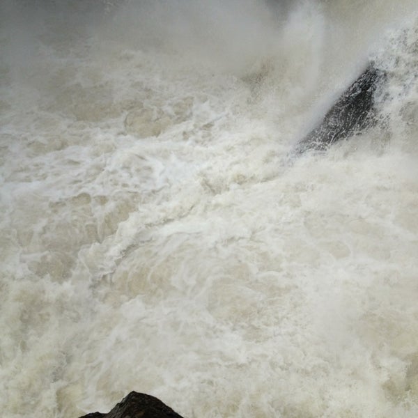รูปภาพถ่ายที่ High Falls Gorge โดย David เมื่อ 6/2/2013