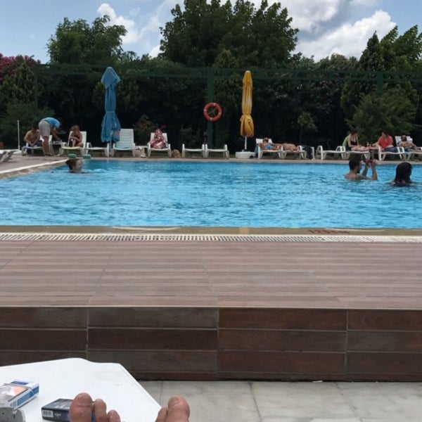 7/16/2017 tarihinde Eray Ç.ziyaretçi tarafından Pelikan Otel Yüzme Havuzu'de çekilen fotoğraf