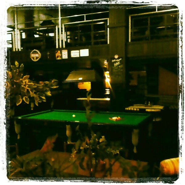 Photo taken at Queen&#39;s Snooker Burger Bar by Flicka M. on 10/1/2012