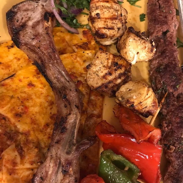 Foto scattata a Habibi Restaurant da Naif A. il 8/1/2019