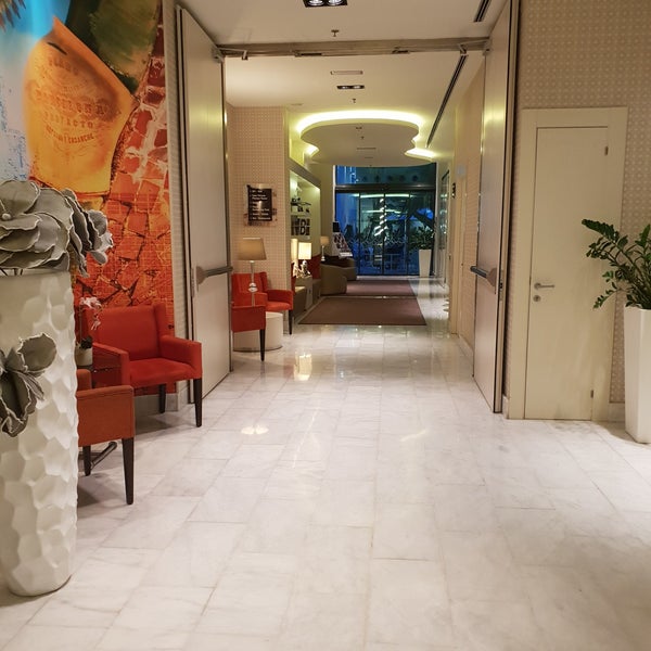 Foto diambil di Hotel Indigo Barcelona oleh Naif A. pada 6/29/2018