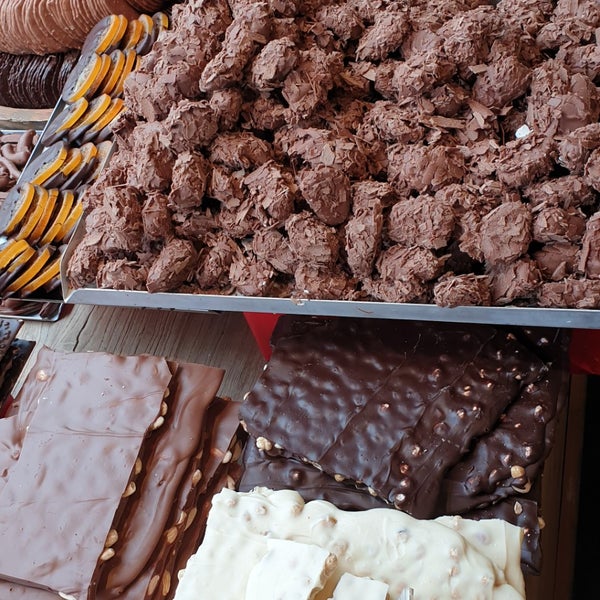 Chocolate house. House of chocolate. House of chocolate. House of chocolate. Дворец из шоколада.