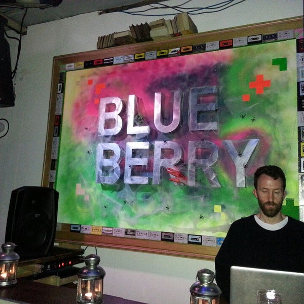 Photo taken at Blueberry by J. Pablo F. on 11/2/2013