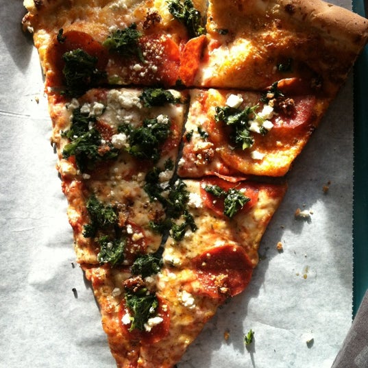 Снимок сделан в Papa Keno&#39;s Pizzeria пользователем Ashleigh K. 11/2/2012