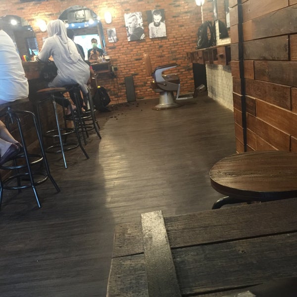 Барбер бар. Барбер бар. Барбершоп с баром. Барбер бар. Barber bar архангельск.