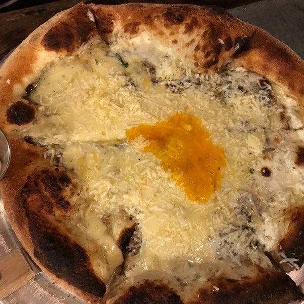 Foto scattata a Mimosa Brooklyn Pizza da Christian S. il 9/1/2021