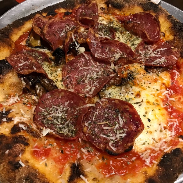 8/22/2021 tarihinde Christian S.ziyaretçi tarafından Mimosa Brooklyn Pizza'de çekilen fotoğraf