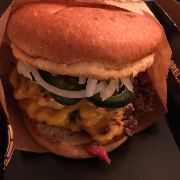 10/21/2018에 Christian S.님이 Barrels Burgers &amp; Beer에서 찍은 사진