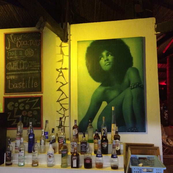 Das Foto wurde bei Pogo Beach Bar and Grill von Alexander D. am 3/14/2015 aufgenommen