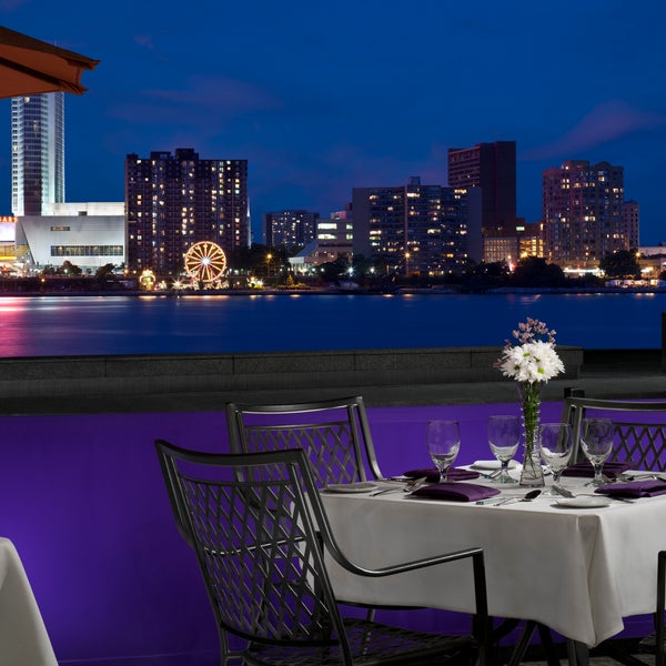 Outdoor dining never looked better! For a spectacular view of the Detroit River, look no further than the patio at Andiamo Detroit Riverfront.