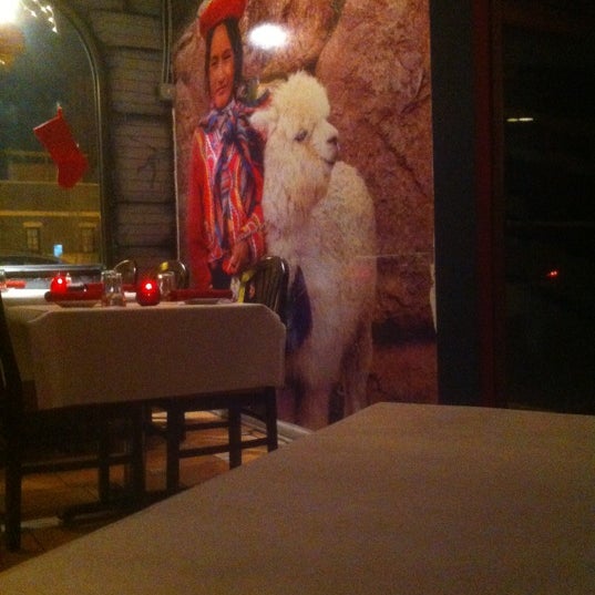 Foto diambil di Machu Picchu Restaurant oleh Alyse pada 12/31/2012