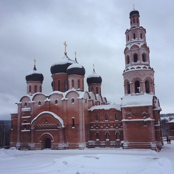 Святые кустикикрасные скалы