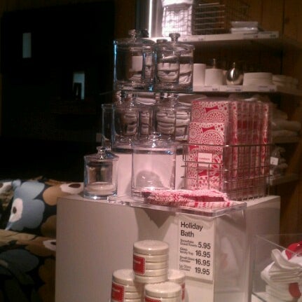 Photo taken at Crate &amp; Barrel by Vanessa R. on 11/2/2012